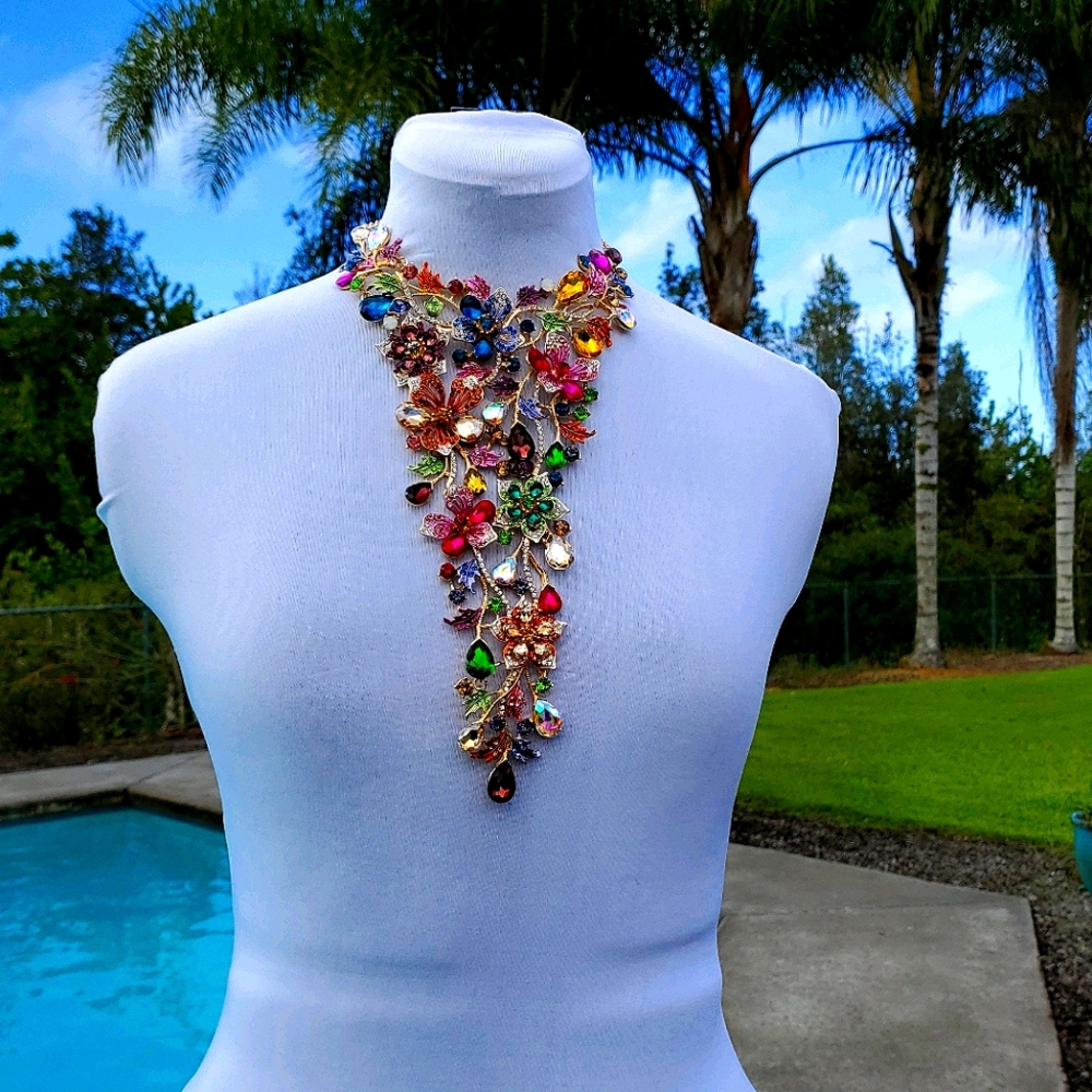 NWT Christian Siriano Crystal Bib Necklace - Picture 16 of 16